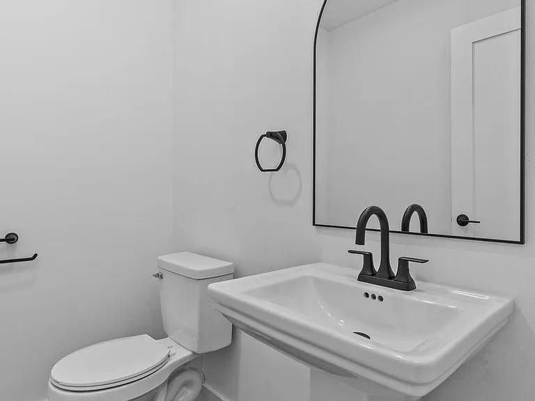 3348 Sauer St — Photo 9