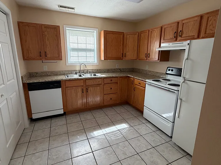 1619 Olive St #B — Photo 3