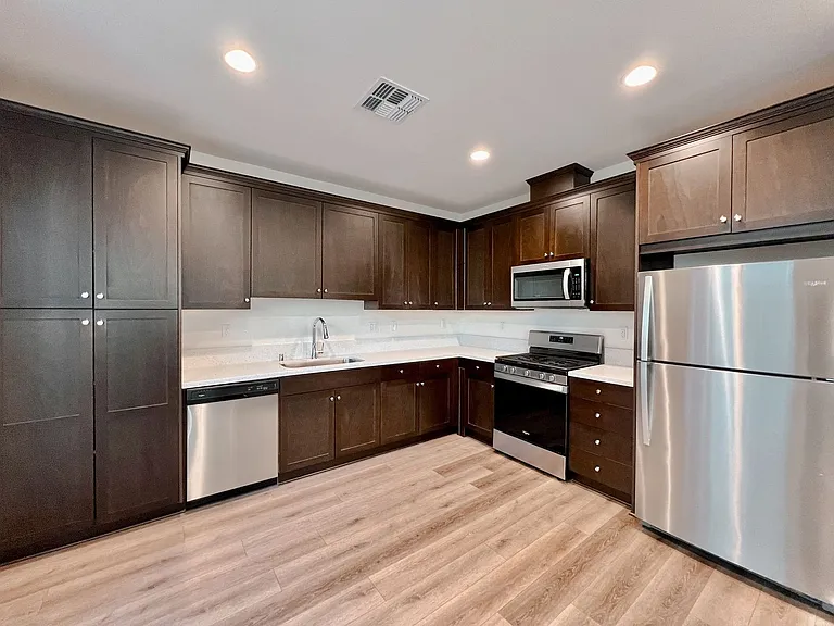 1421 Waterwheel Ln — Photo 4
