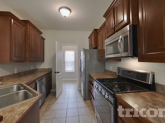 5th image of 110 Cottage Trce