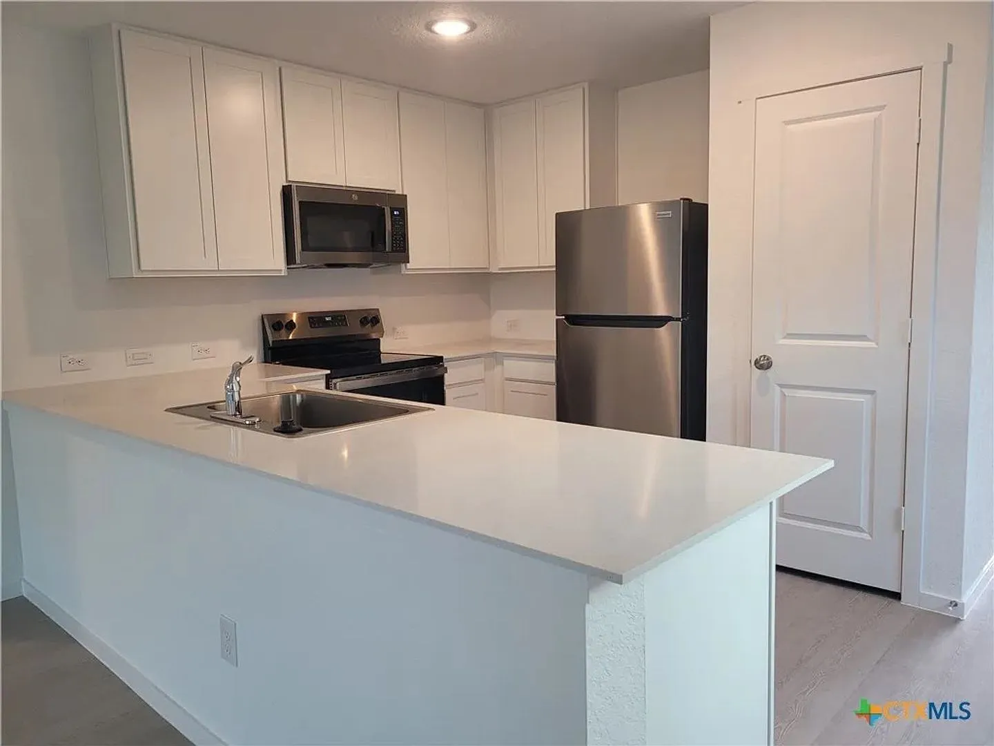 Room in 4 Bedroom Home at Noir Ln — Photo 2