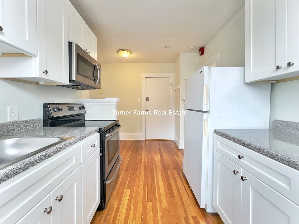 1st image of 402A Highland Ave Unit 24