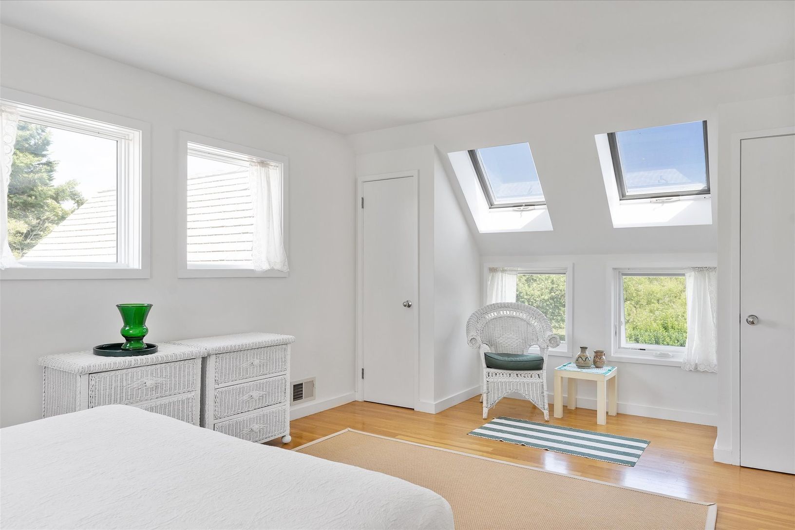  Guest Bedroom 2 Sitting Area