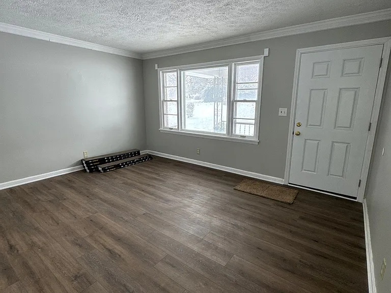 338 N Skyline Dr — Photo 10