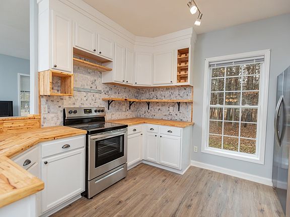 3rd image of 305 Miller Ln