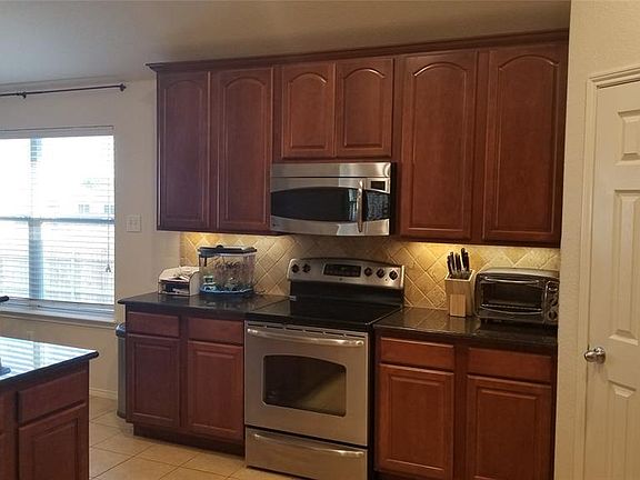 4th image of 15600 Gatehouse Dr