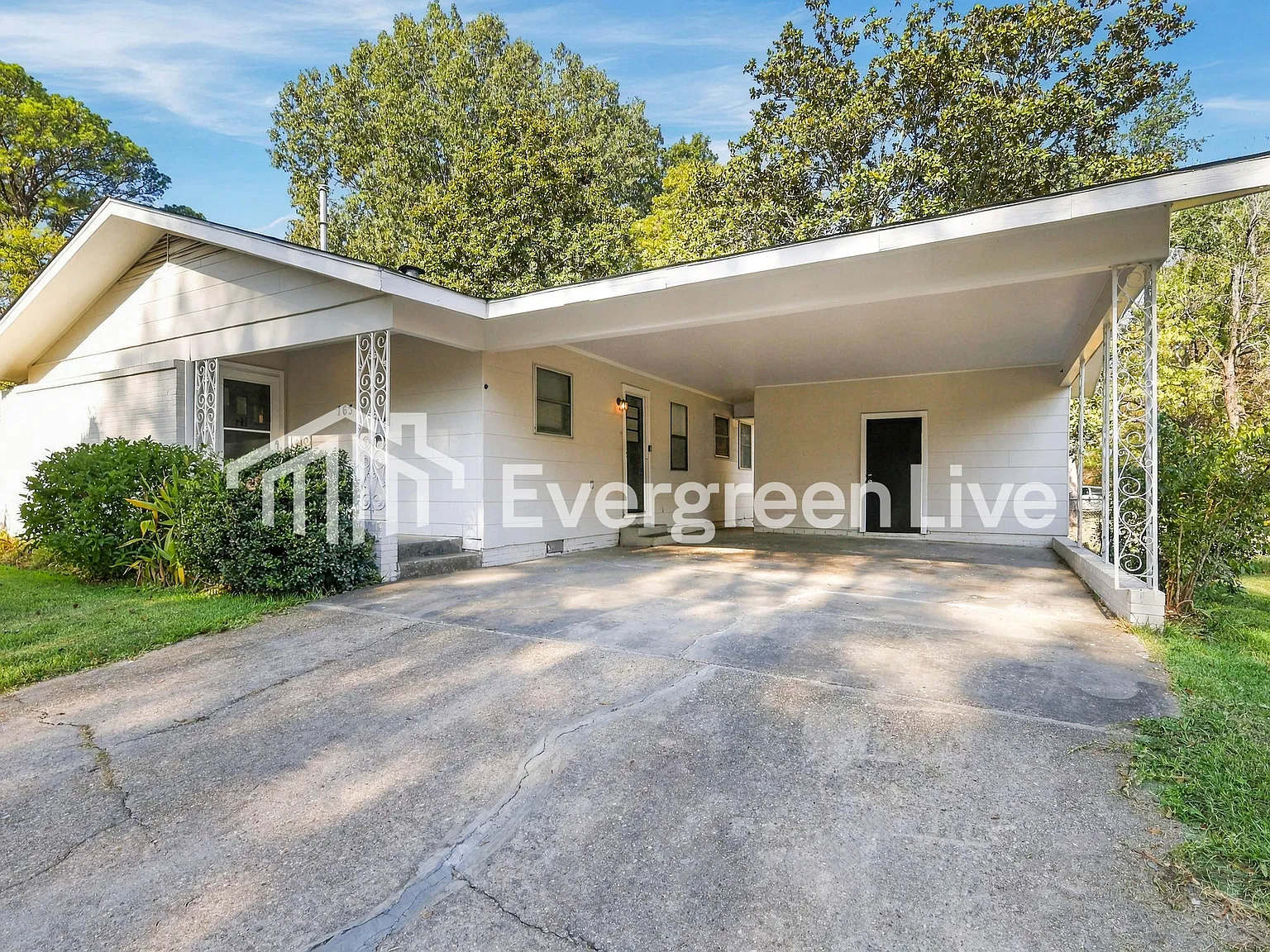 3 bed, 1.5 bath, 1456 sqft, $1,345 — Photo 2