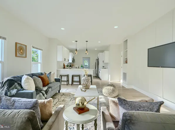 2126 Oakland Rd, Middle River, MD 21220