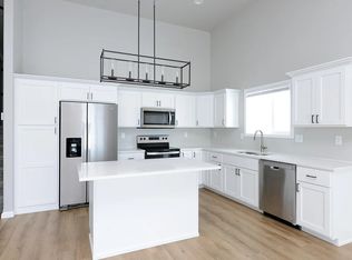 2383 Eagle Valley Dr S, Fargo, ND 58104