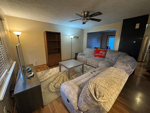 4th image of 50 Lilac Ct E
