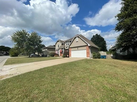 2nd image of 1712 NE Baron Dr