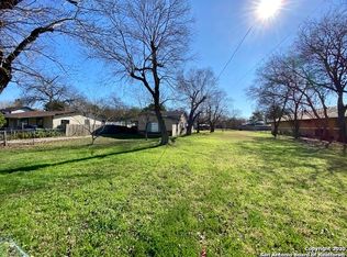 1060 W Pyron Ave, San Antonio, TX 78221