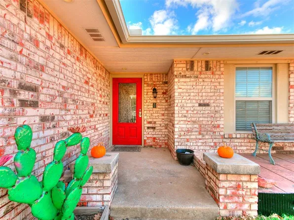 725 Saint Charles St, Moore, OK 73160