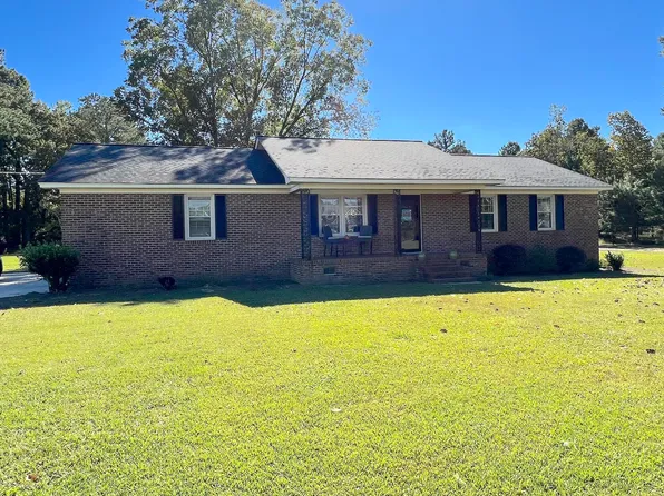 1853 Nash Road, Farmville, NC 27828