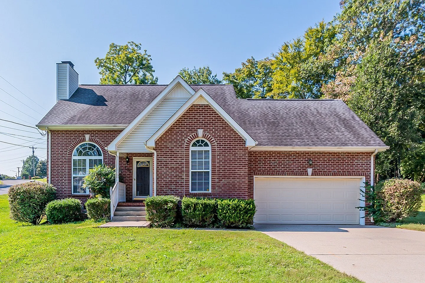 3 bed, 2.5 bath, 2059 sqft, $2,600 — Photo 1