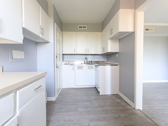 4th image of 1867 Parkland Dr #2