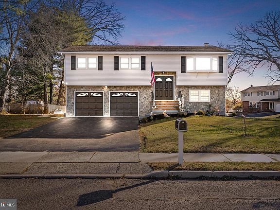 3rd image of 93 Tudor Dr