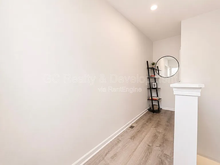 2503 S Calumet Ave — Photo 22