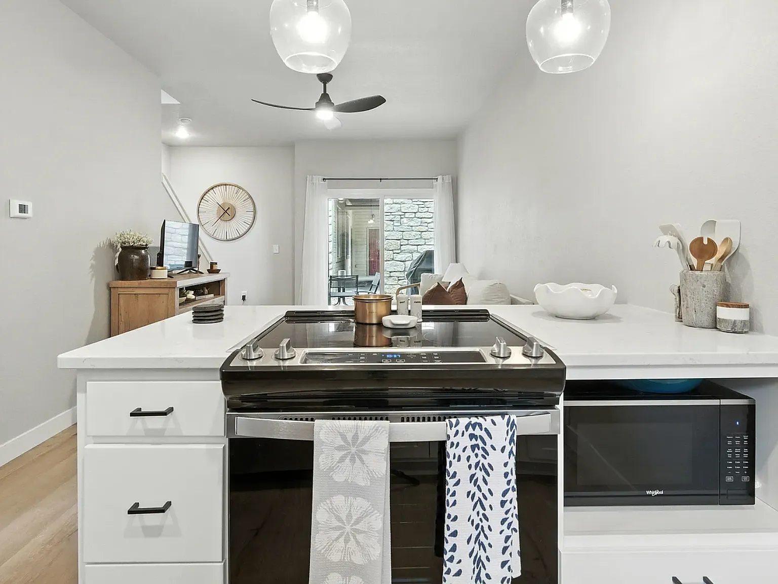 1 bed, 875 sqft, $1,250 — Photo 3
