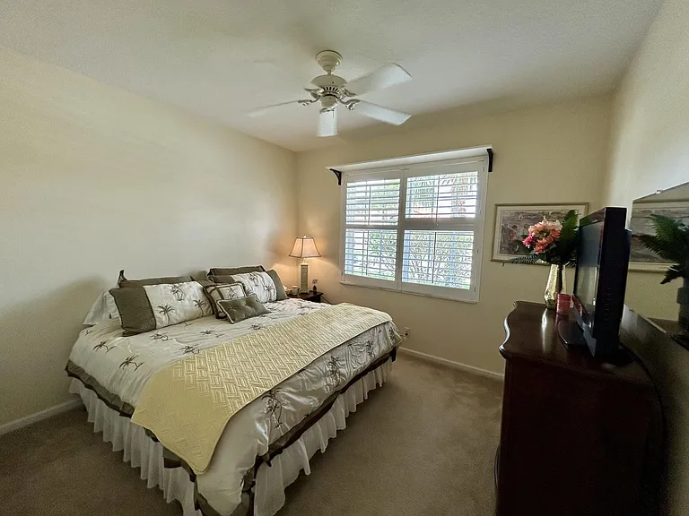 360 NW Shoreline Cir — Photo 8