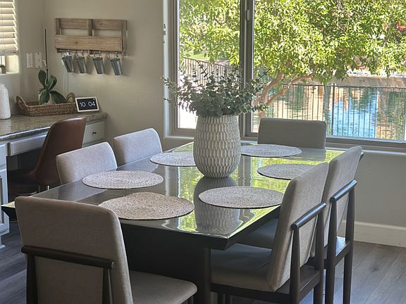 3rd image of 634 E Bellerive Pl
