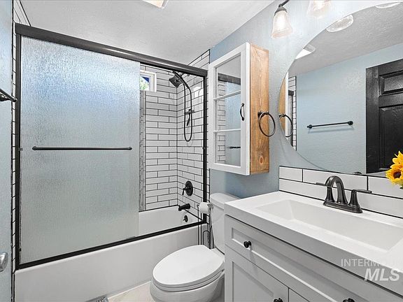 4th image of 260 Smith Ave