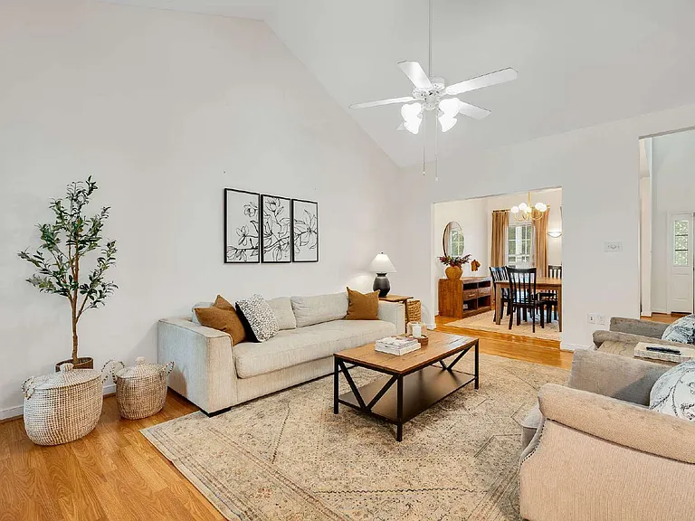 607 Green Garden Cir — Photo 8