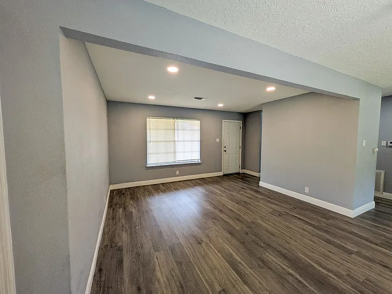 4404 Raven St — Photo 4