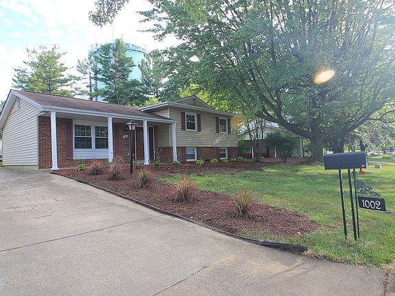 3rd image of 1002 E Holly Ave
