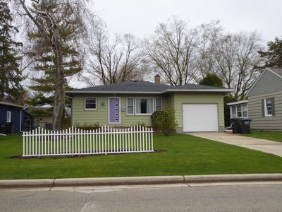 446 Greenland AVENUE, Oconomowoc, WI, 53066