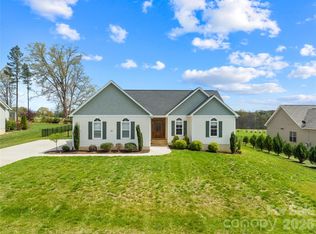 151 Castle Pines Ln, Statesville, NC 28625