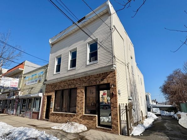 28 Davis Ave