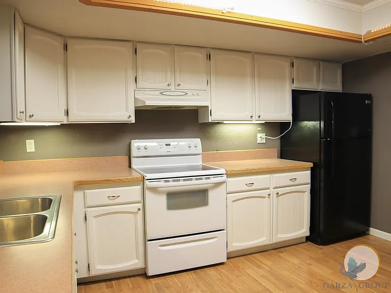 16 Glacier Ave #13 — Photo 6