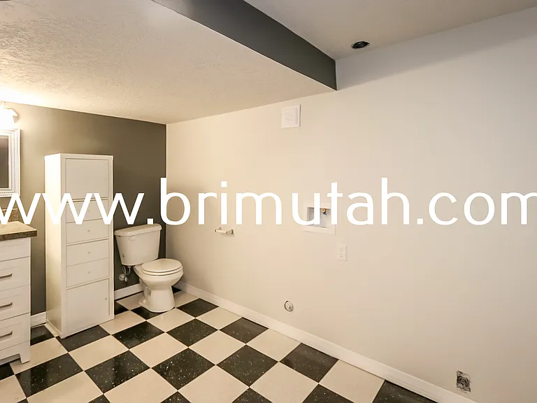 1105 E Laird Ave — Photo 15