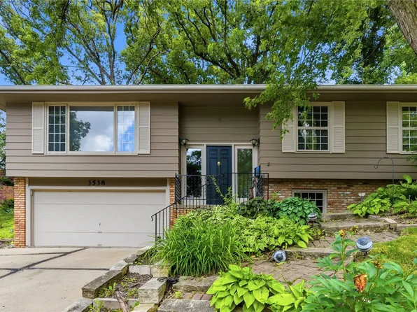 3538 Elmwood Ct NE, Cedar Rapids, IA 52402