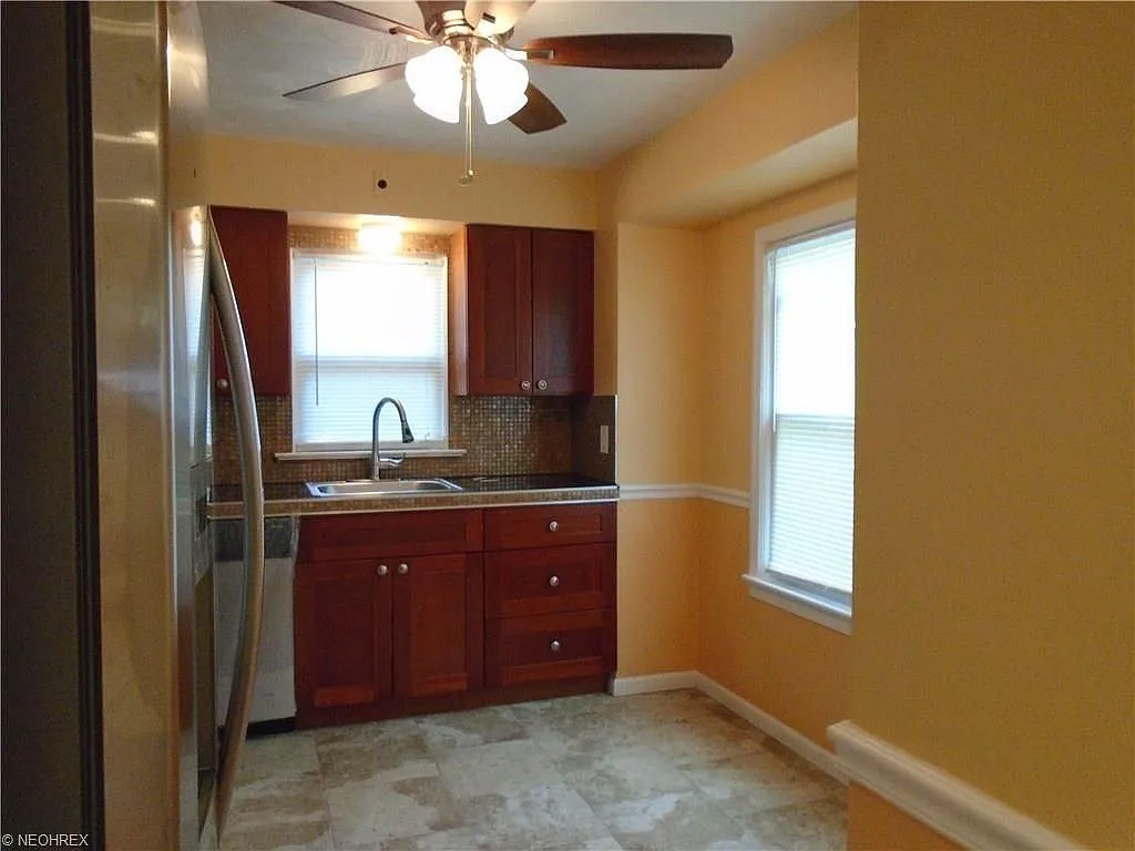 20516 Franklin Rd photo 1