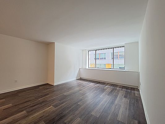 1st image of 520 W 43rd St APT 4G