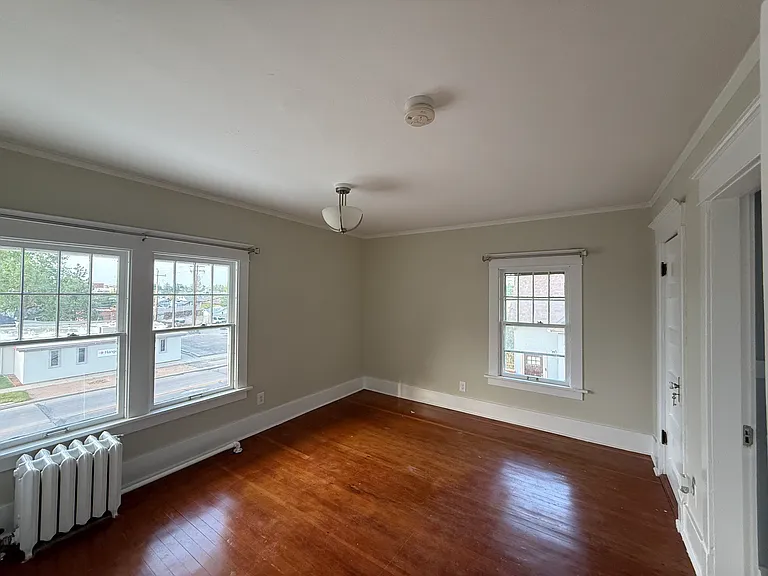 241 W 9th St #3 — Photo 4