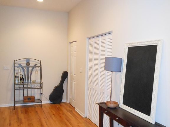 3rd image of 1302 N Milwaukee Ave #402