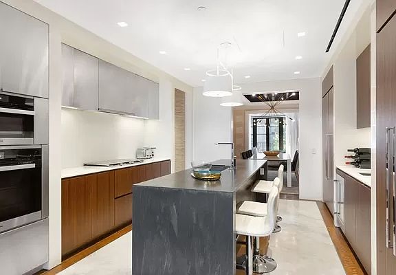 4th image of 155 E 79th St #5