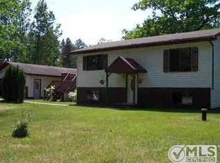 506 26th St, Gladstone, MI 49837