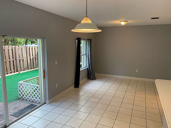 5th image of 2411 NE 42nd Ave