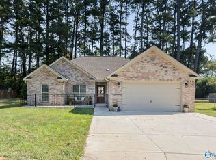 2011 Old Big Cove Rd, Owens Cross Roads, AL 35763
