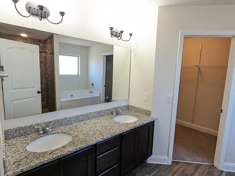 2401 Spur Ln — Photo 20