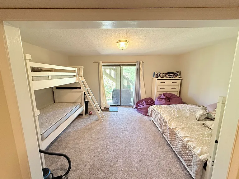 18 Putnam Ln — Photo 20