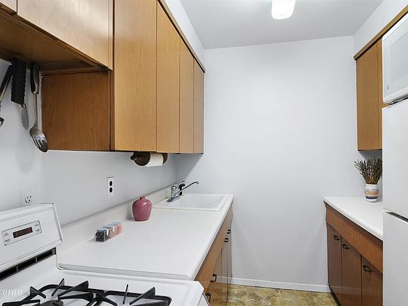 2nd image of 165 E 32nd St APT 3C