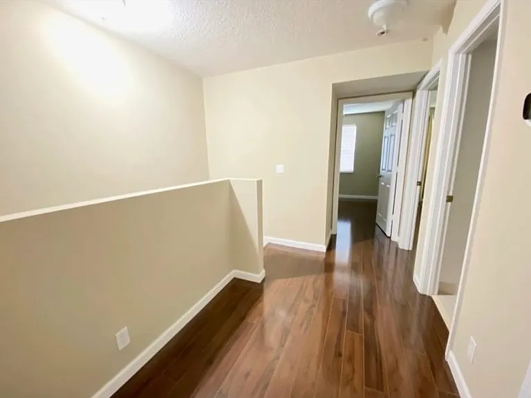 2557 Riverside Dr — Photo 17