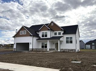 169 Barton Creek Dr, Perrysburg, OH 43551