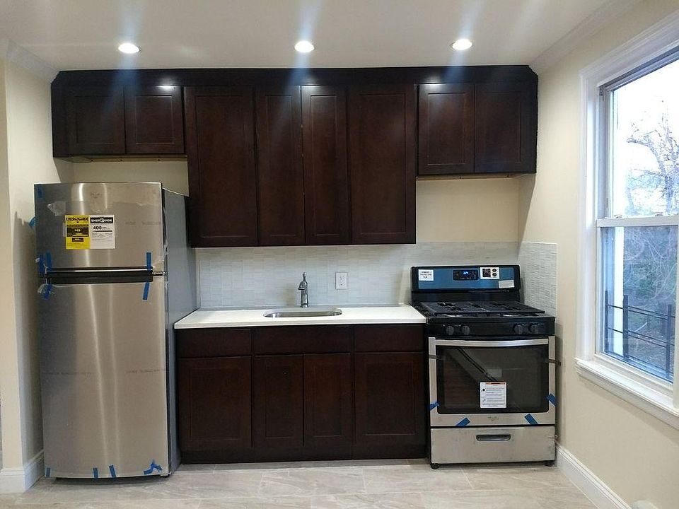 1st image of 48 Laurel Ave #1