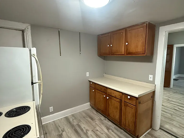 859 Marion St — Photo 9